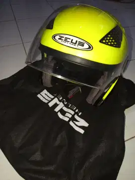 HELM ZEUS YELLOW STABILO LIKE NEW JARANG DI PAKAI