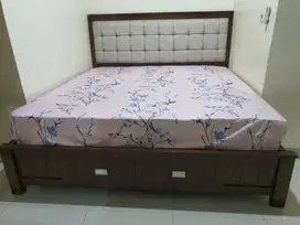Dipan minimalis berbahan kayu jati dipan kombinasi jok finishing gloss