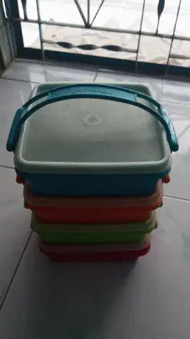 Tupperware kotak mkaan