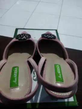 Sepatu pesta atau kerja