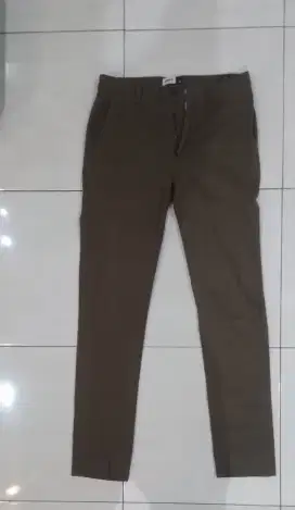 celana chinos brand