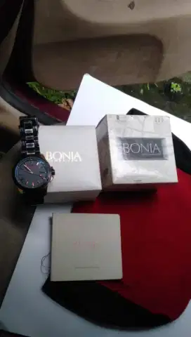 Di jual jam Bonia ori dan lkp tahan air dan tahan panas  semua lkp