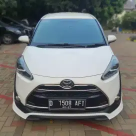 TOYOTA SIENTA TIPE Q 2017