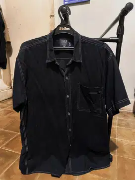 Kemeja Hitam Brand Casual