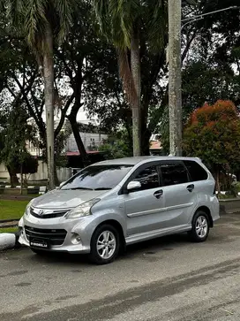 TOYOTA AVANZA 1.5 VELOZ MATIC 2012