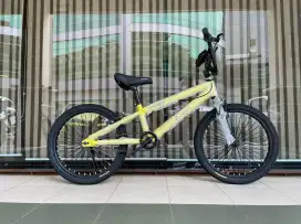 SEPEDA BMX SENATOR LYCAN ROTOR 20INC