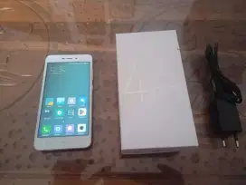 Hp xiaomi redmi 4a putih barang mulus memori 16gb ram2gb lengkap mulus