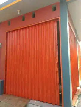 Folding gate rolling door