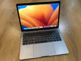 Macbook pro 2017 ssd 256gb ram 8gb LCD bening