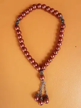 Tasbih merah metalik