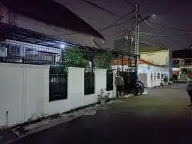 Dijual Rumah di kawasan Pulomas(nego tipis)