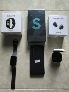 Satu paket Samsung Galaxy S22 8/128, galaxy buds fe dan galaxy fit 3