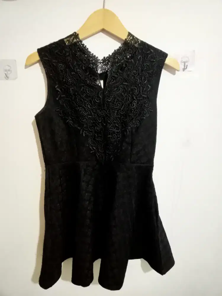 Dress Hitam Selutut