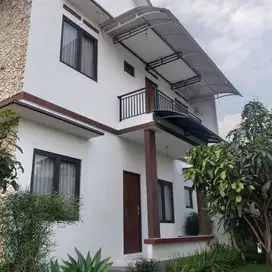 Rumah baru ada taman 2 lantai  oktorina asri cipanas cianjur