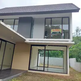 Dijual vila Golf Mansion Taman dayu