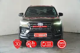 Toyota VRZ 2.8 GR sport matic AT diesel solar 2022 hitam