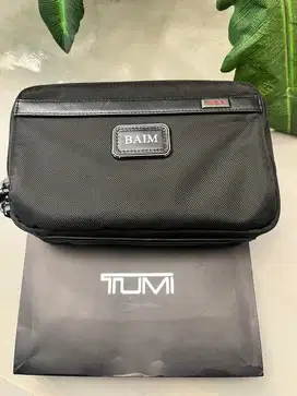 CLUCTH TUMI ALPHA 3