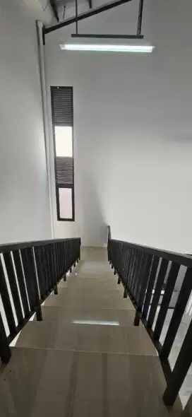 Disewakan Cepat Gudang Brand-new Bizzpark Pik 2 Luas 120 m Ada Office