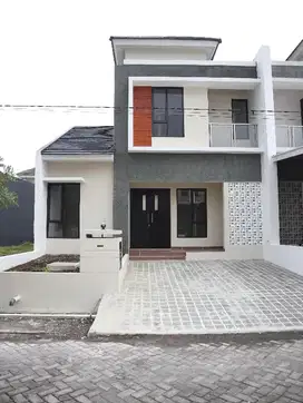 Dijual rumah dua lantai, dekat kampus undip tembalang semarang