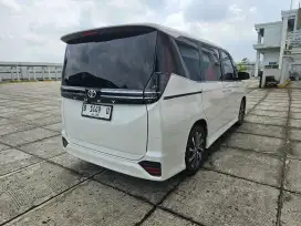 KM 8 rb Toyota Voxy 2024 seperti baru
