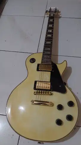 Gitar lespaul custom alpine white