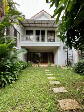 Rumah ada halaman belakang di Discovery Bintaro Jaya
