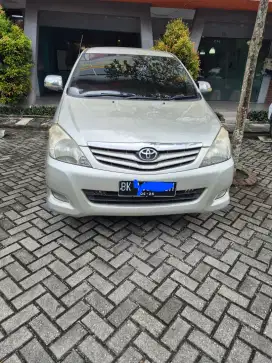 Toyota kijang innova 2011 solar matic