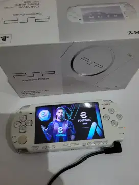 PSP seri 2000 putih