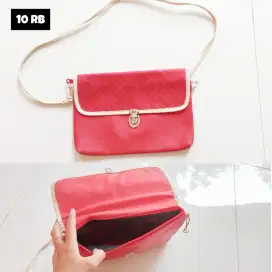 TAS SELEMPANG WANITA WARNA MERAH