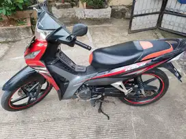 Honda Revo Merah FI Injeksi tahun 2015