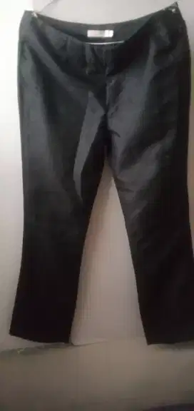 Celana hitam kerja wanita