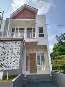 Disewakan RUMAH GRESS BARU rasa villa, pemandangan indah setiap hari
