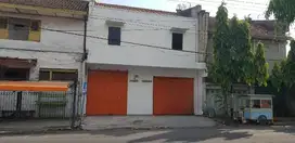 Rumah hitung tanah strategis dekat pasar gede solo
