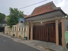 Rumah etnik jawa dengan joglo di kadipiro banjarsari solo