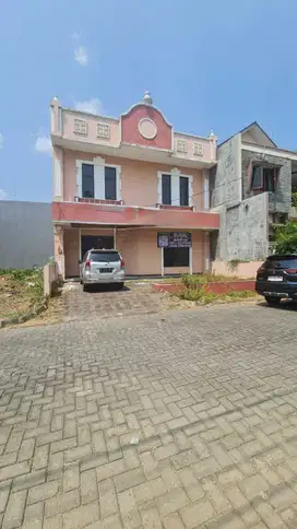 Rumah 2 lantai di pusat kota solo baru