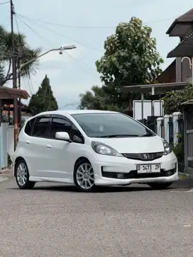 Honda Jazz rs 2013 mmc automatic