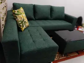 Sofa hijau minimalis