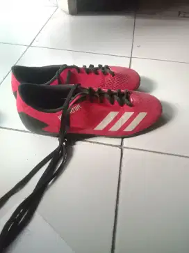 sepatu futsal bekas