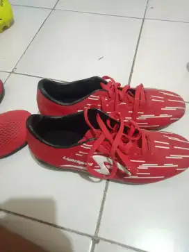 sepatu sepak bola