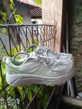 Sepatu sporty HOKA