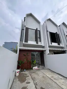 RUMAH MEWAH TERLARIS TANAH LUAS 2 CARPOT BEBAS BANJIR!