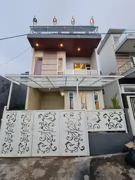 RUMAH VILLA 3 LANTAI FULL PERABOT MURAH MERIAH AREA KOTA BATU MALANG