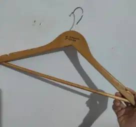 Hanger kayu gantungan pakaian