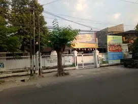 RUMAH USAHA DEPAN JALAN RAYA KETINTANG MADYA EX SEKOLAH KARAKTER