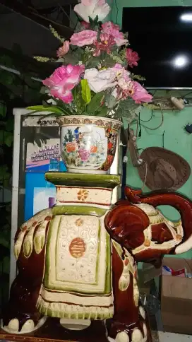 Hiasan gajah kramik