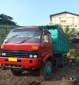 Nissan Dump Tronton
