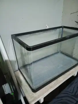 Aquarium dan meja nya