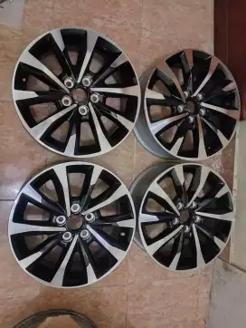 Jual velg original toyota zenix ring17 pcd 5x114 black polis
