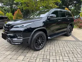 Toyota Fortuner 2022 Diesel Low KM under 10,000 Black on Black