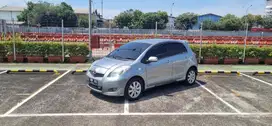 Toyota Yaris E AT 2011 LOW Km!